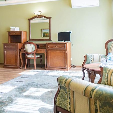 Hotel "Dworek Lesniczowka" Wodzislaw Slaski Ngoại thất bức ảnh