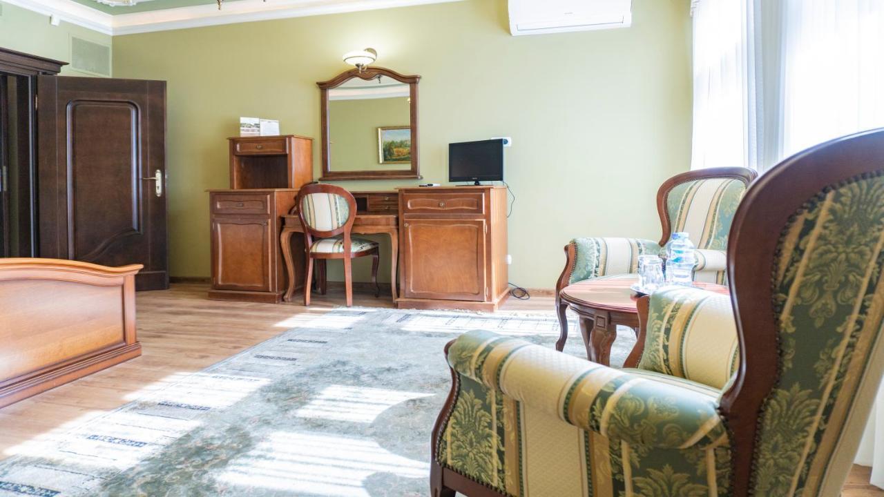 Hotel "Dworek Lesniczowka" Wodzislaw Slaski Ngoại thất bức ảnh