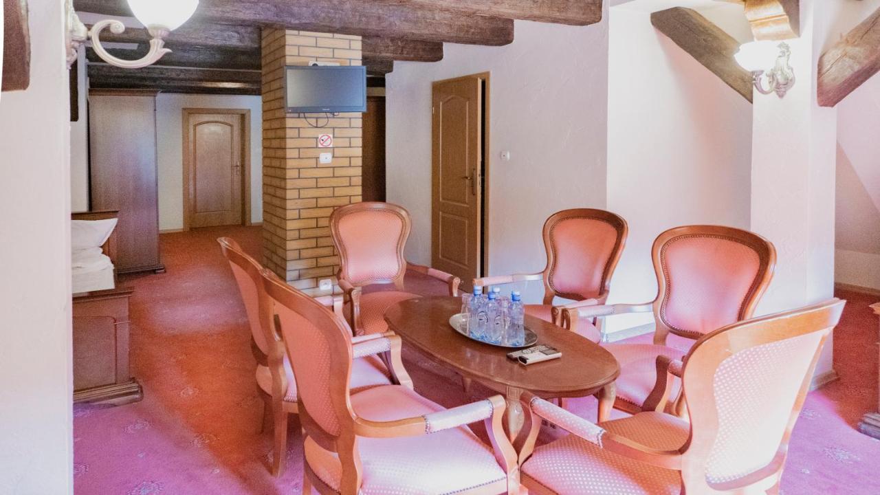 Hotel "Dworek Lesniczowka" Wodzislaw Slaski Ngoại thất bức ảnh