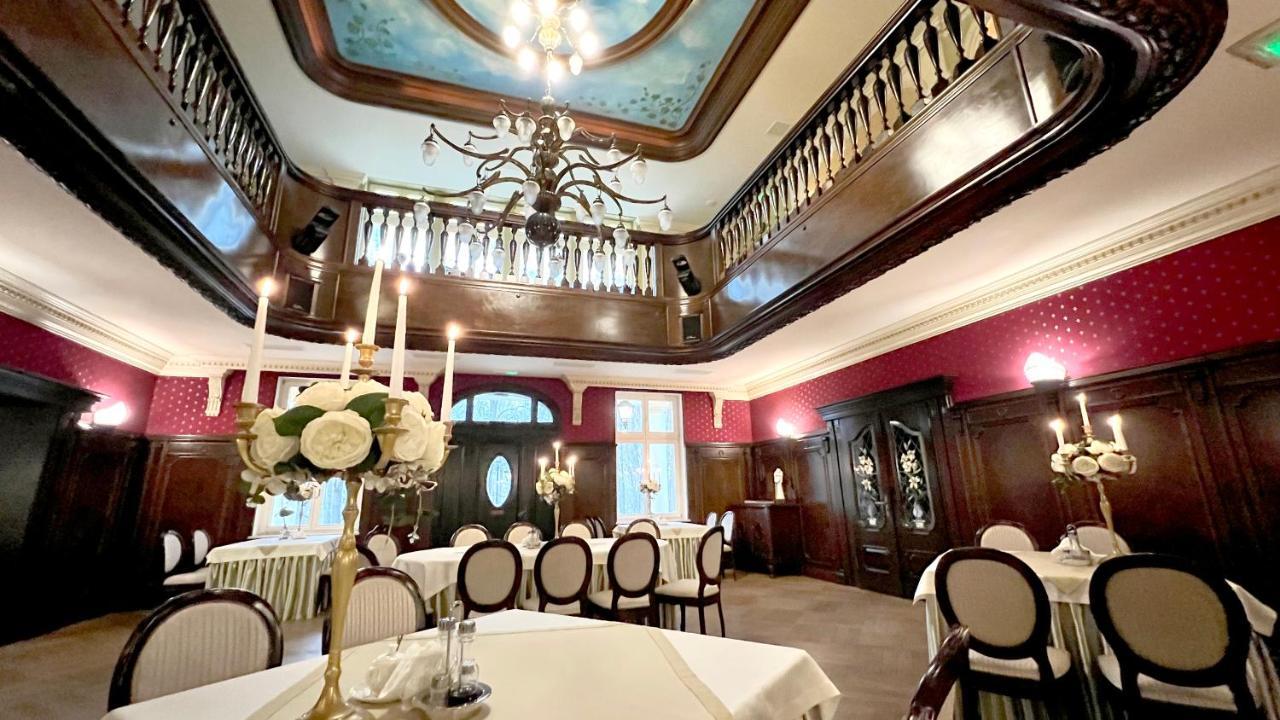 Hotel "Dworek Lesniczowka" Wodzislaw Slaski Ngoại thất bức ảnh