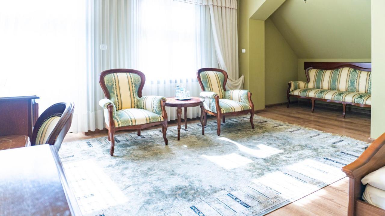 Hotel "Dworek Lesniczowka" Wodzislaw Slaski Ngoại thất bức ảnh