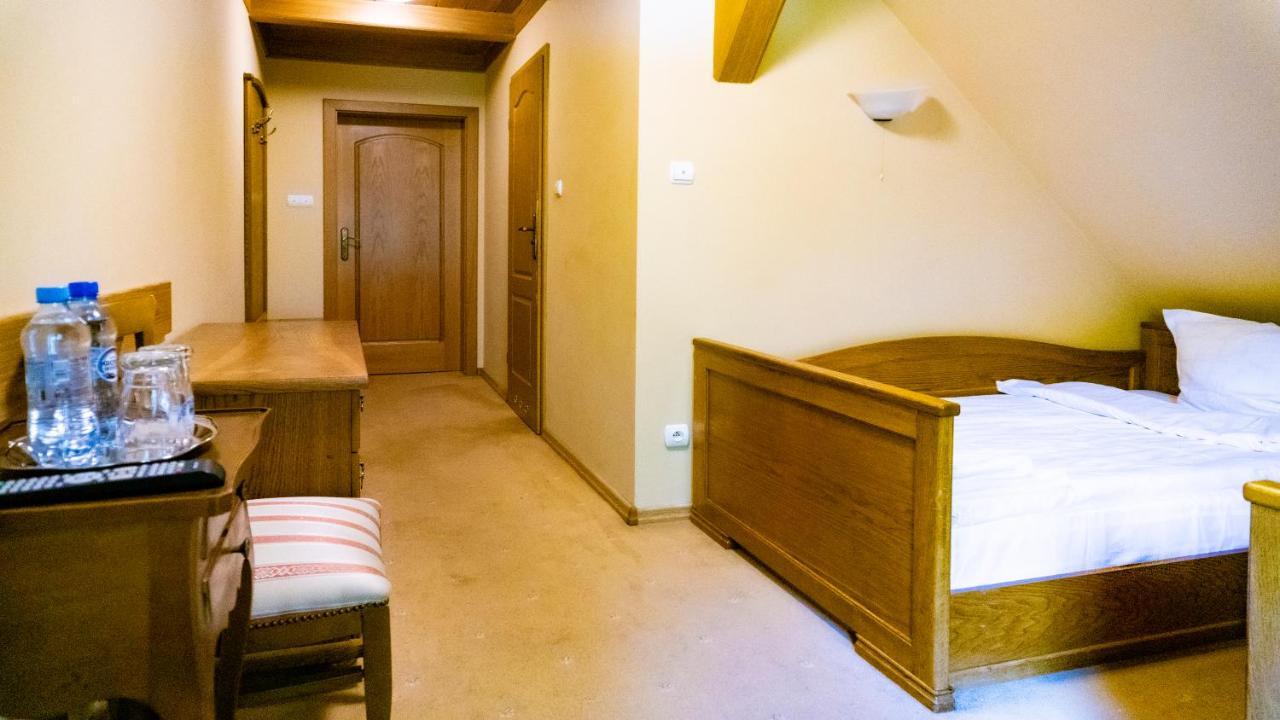 Hotel "Dworek Lesniczowka" Wodzislaw Slaski Ngoại thất bức ảnh