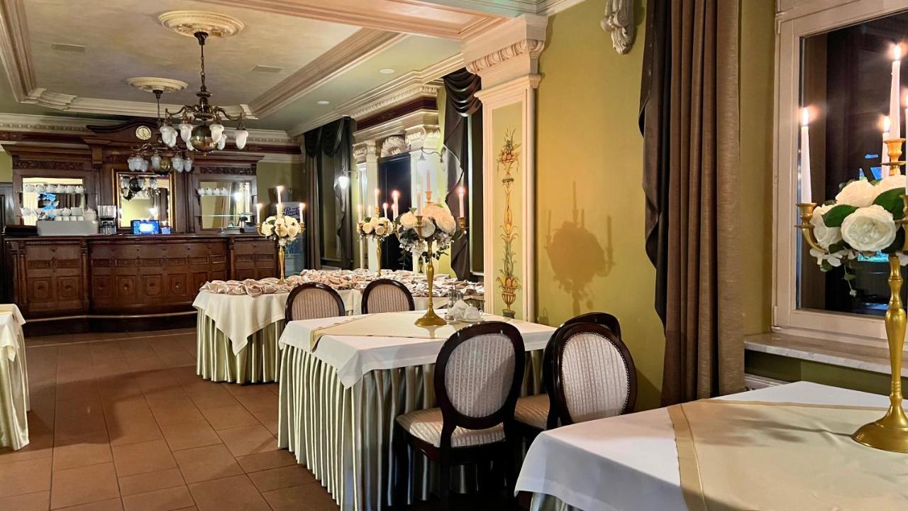 Hotel "Dworek Lesniczowka" Wodzislaw Slaski Ngoại thất bức ảnh