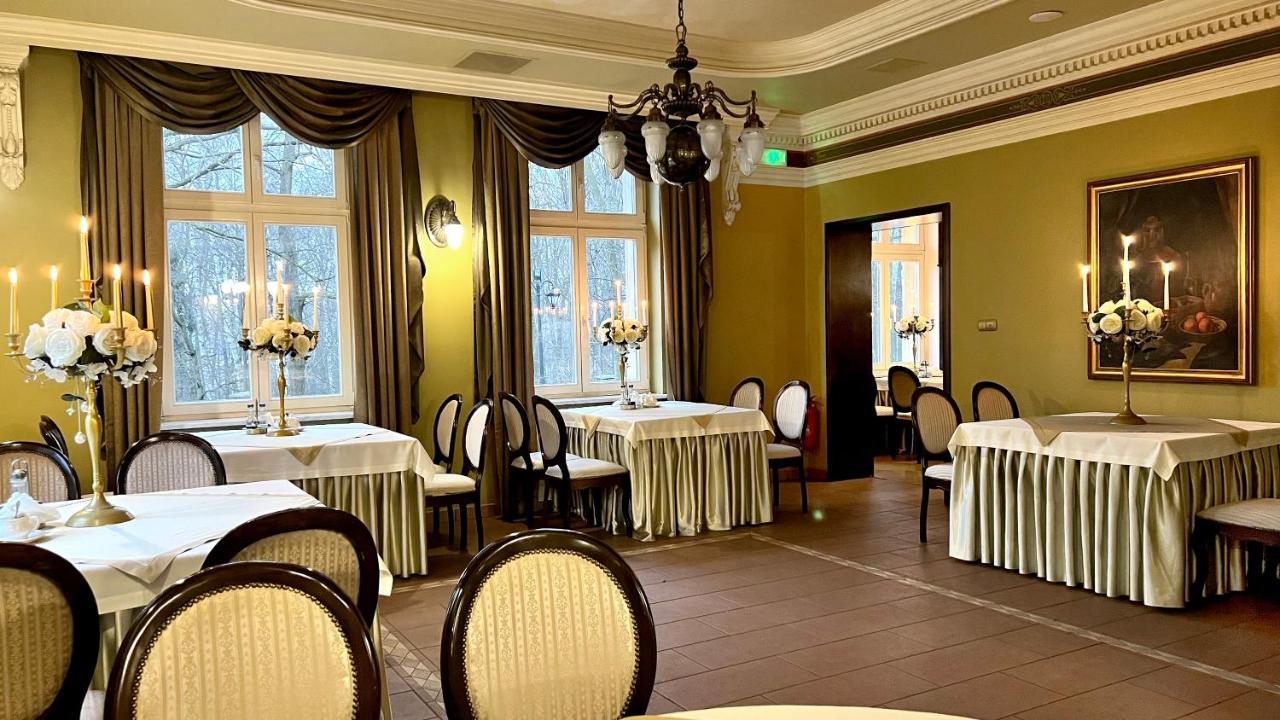 Hotel "Dworek Lesniczowka" Wodzislaw Slaski Ngoại thất bức ảnh