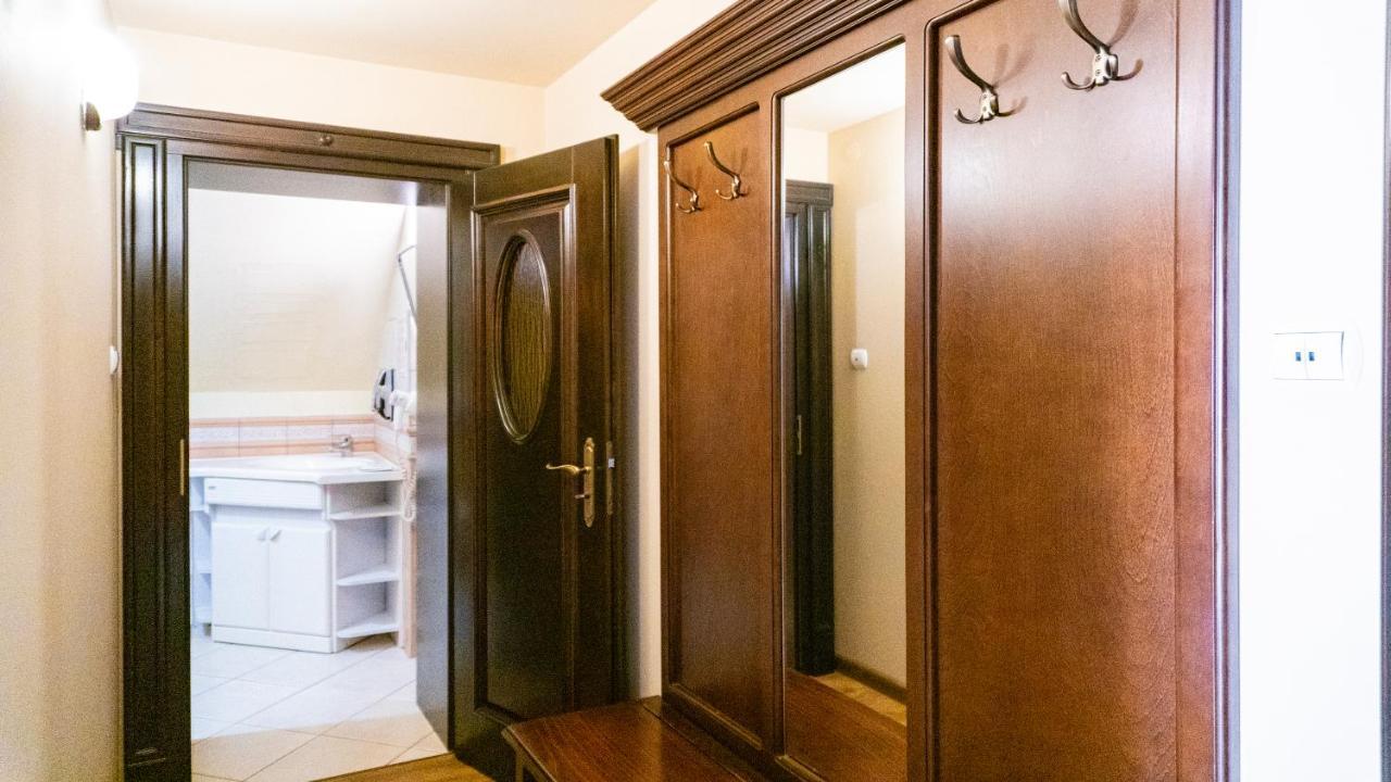 Hotel "Dworek Lesniczowka" Wodzislaw Slaski Ngoại thất bức ảnh